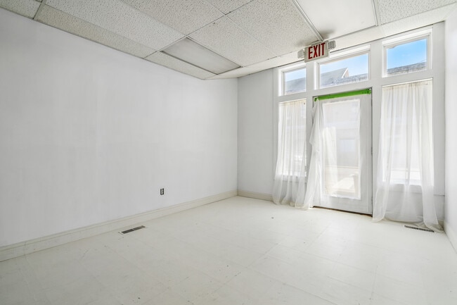 Building Photo - 3 E Washington St