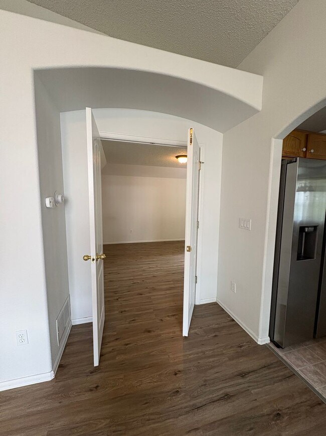 Building Photo - 5050 Rill Valley Way