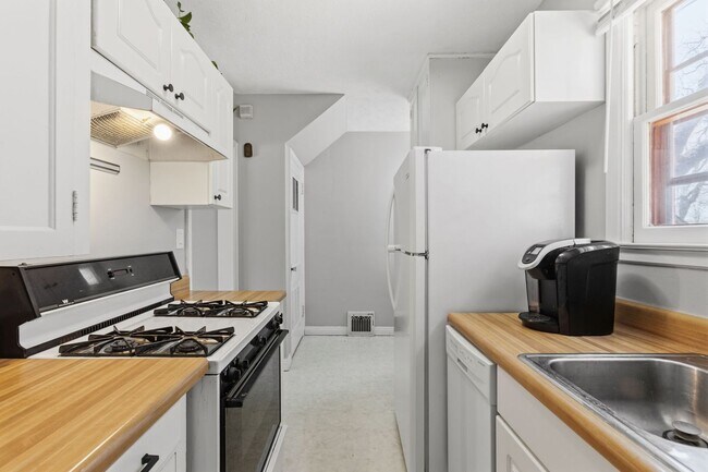 Building Photo - 2 Bedroom Duplex in Dundee