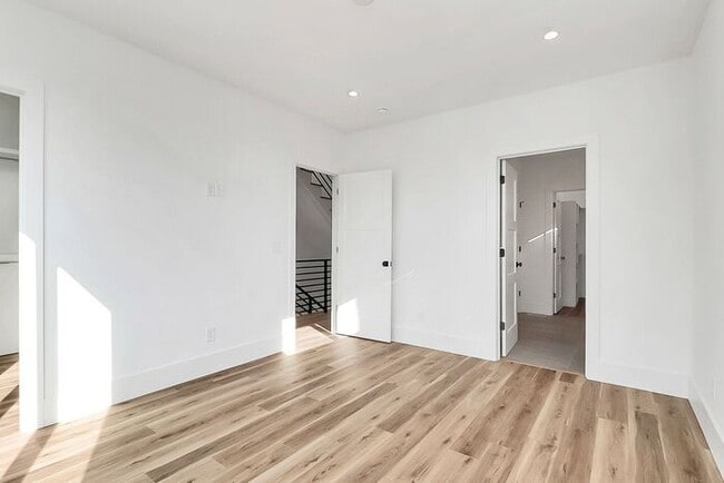 Building Photo - Stunning 3BD/3.5BA Townhome with PRIVATE POOL!