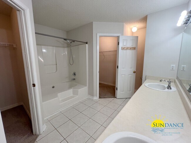 Building Photo - 223 Westview Dr