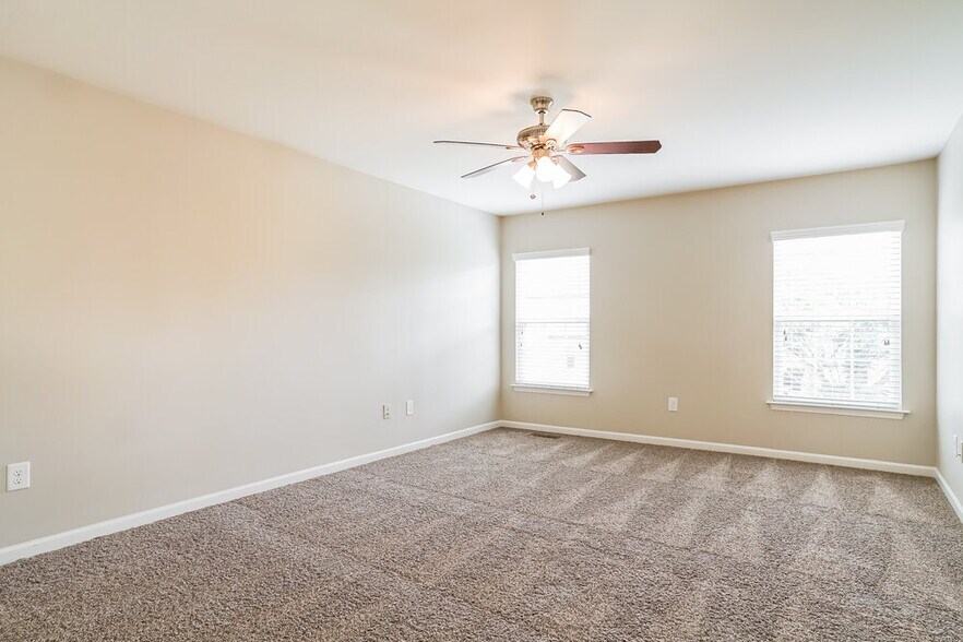 Building Photo - 1335 Lombar St