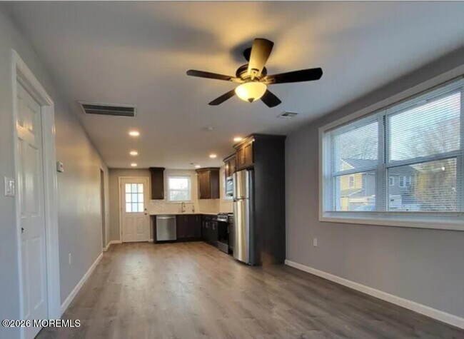 Building Photo - 700 Anglesea Ave