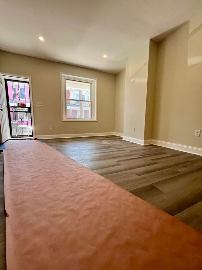 Building Photo - Newly Renovated 3-Bedroom Townhome in Cobb...
