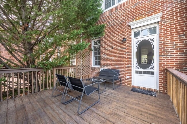 Building Photo - Stylish 3-bedroom townhome in Vermillion in Hustersville