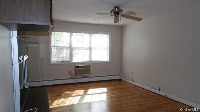 Building Photo - 502 Barclay Manor