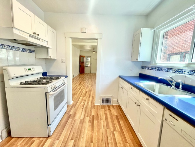 Building Photo - 3853 Julian St