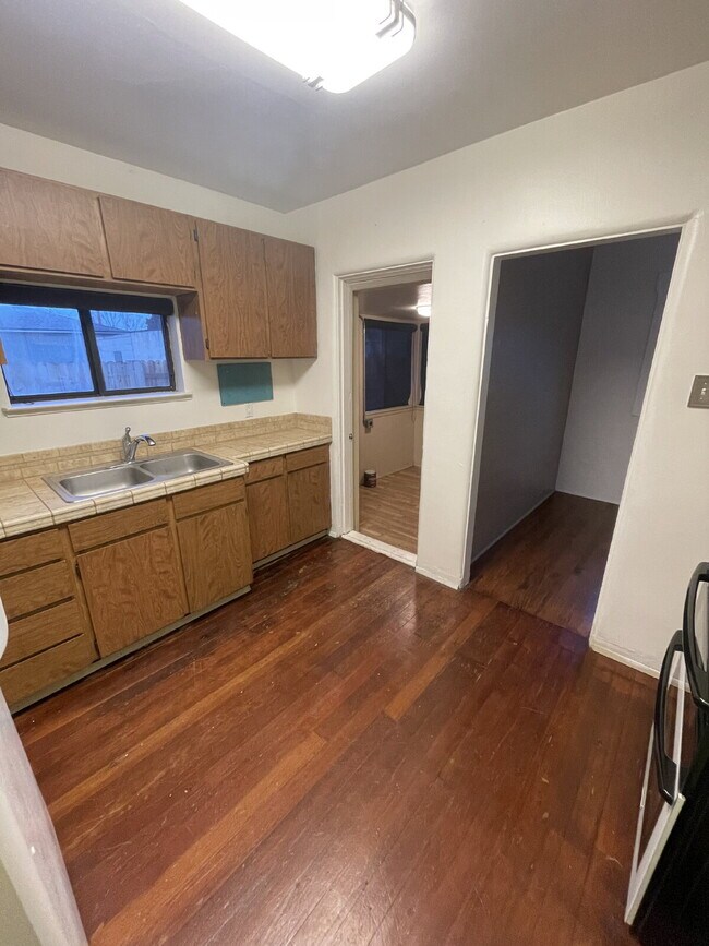 Building Photo - Cute 2 BR 1 BA Home in Midtown!