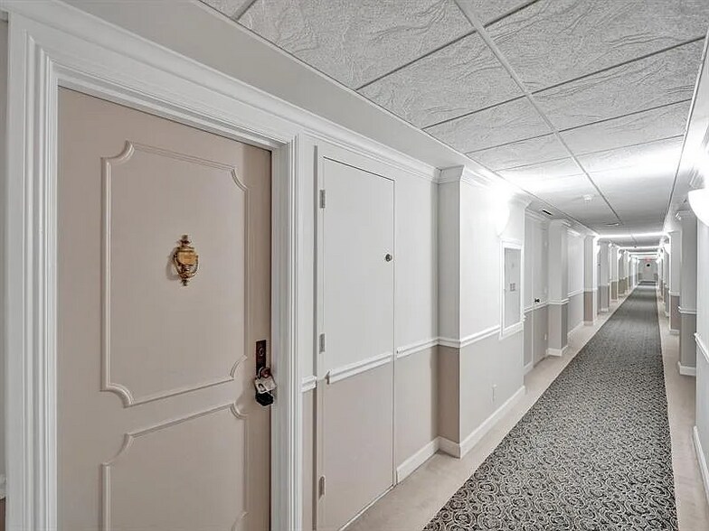 Building Photo - 2121 N Ocean Blvd