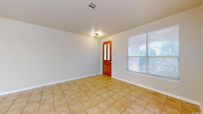 Building Photo - 101 Springtree Cliff