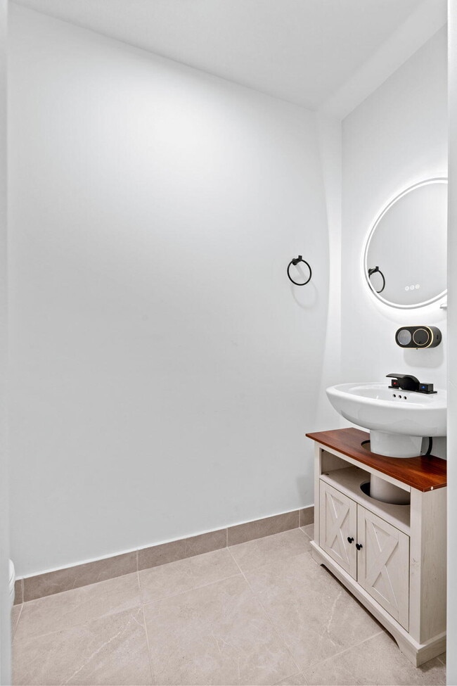 Building Photo - 4370 Pond Lily Ln