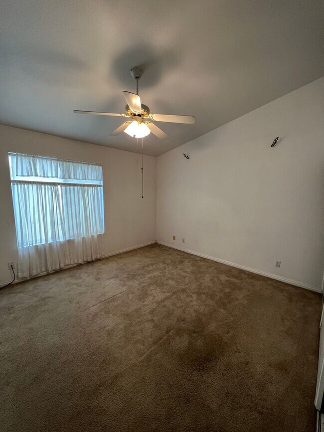 Building Photo - 5911 Golden Sunset Ct