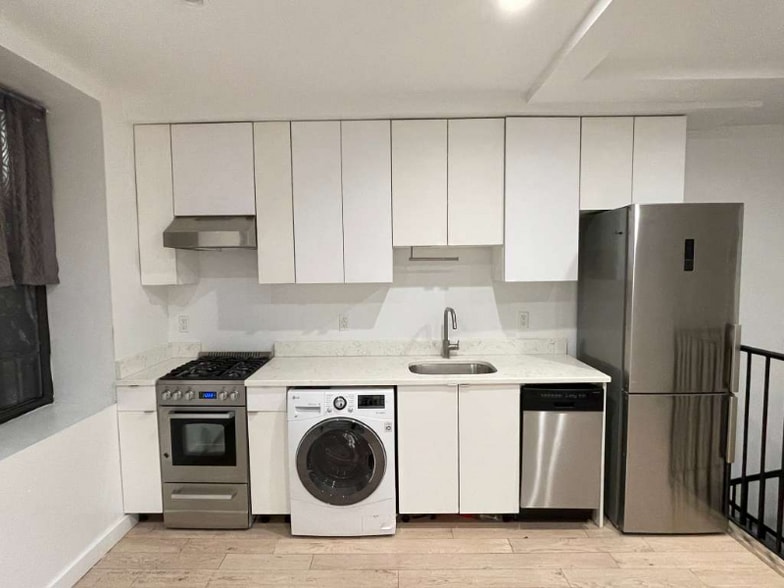 Building Photo - 66 E 127th St