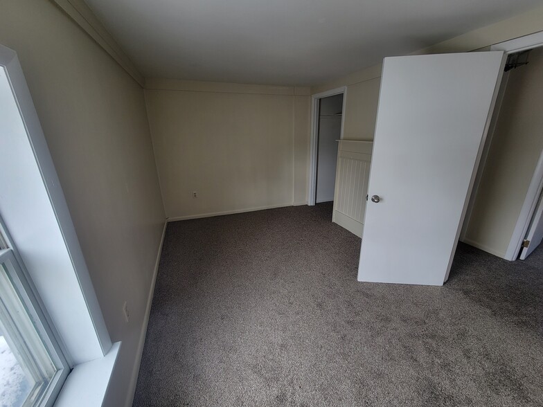 Building Photo - 18 Elm St