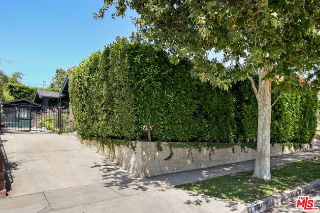Building Photo - 2321 Observatory Ave