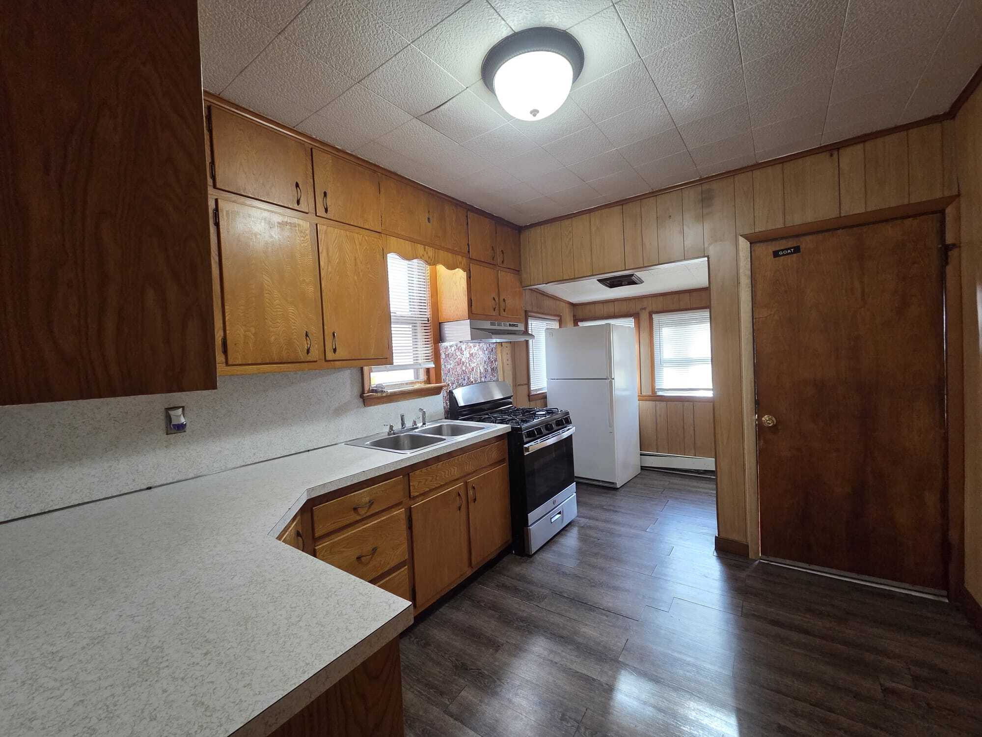 Building Photo - 301 S Logan Ave