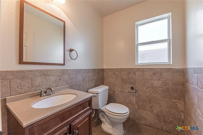 Building Photo - 2406 Waterfall Dr