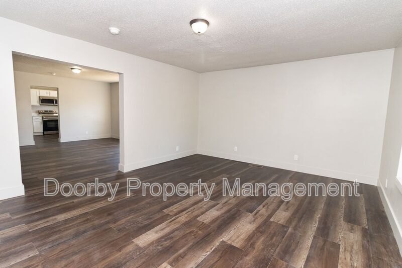 Building Photo - 506 Deck Dr