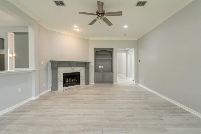 Building Photo - 7728 Saragosa Creek Dr