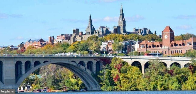 Building Photo - 1021 Arlington Blvd