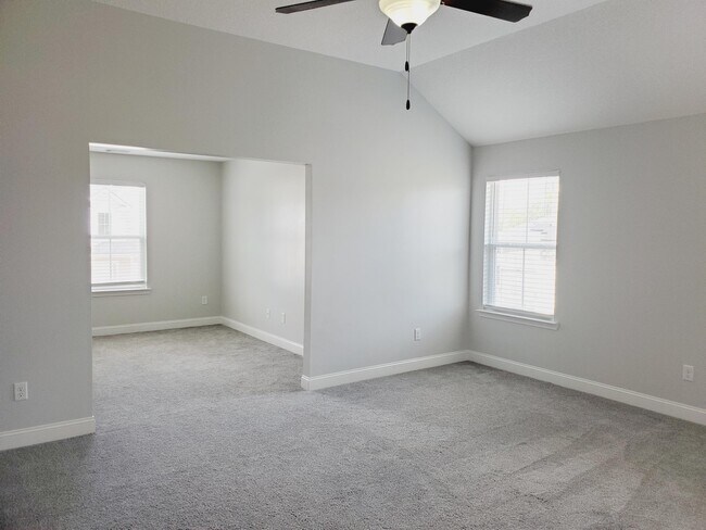 Building Photo - 65 Thorp Circle