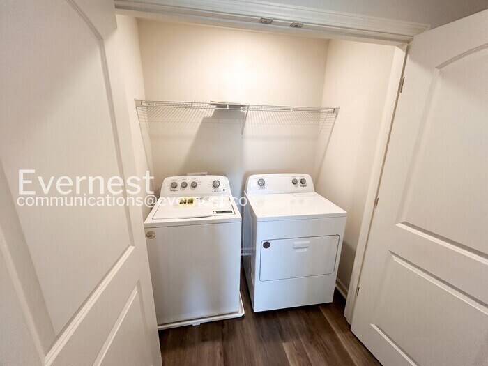 Building Photo - 209 Maple Spring Trl