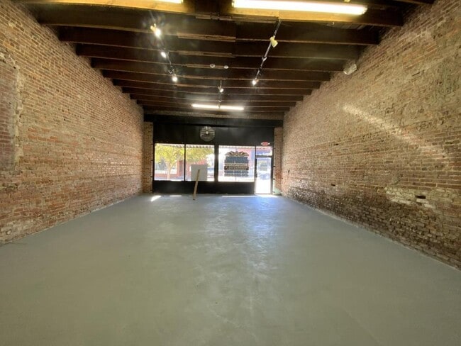 Building Photo - 61 E Main St