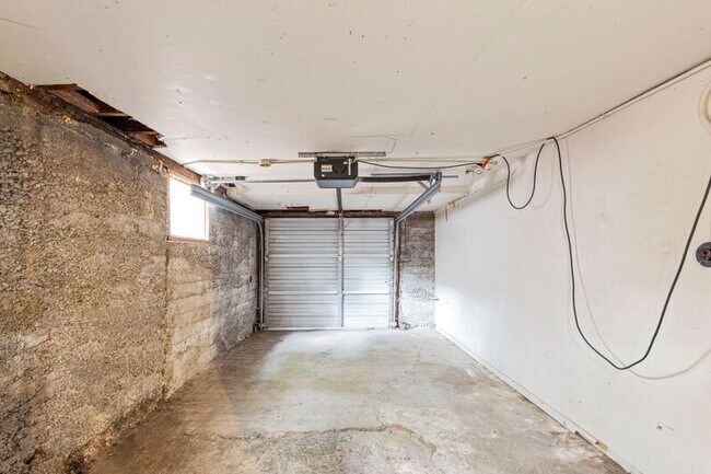 Building Photo - 3215 SE 53rd Ave