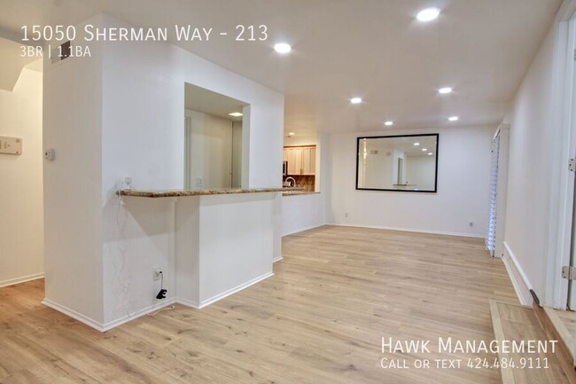 Building Photo - Spacious 3-Bedroom Condo in Gated Parkwood...