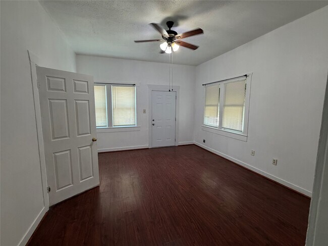 Building Photo - 712 Harrington St
