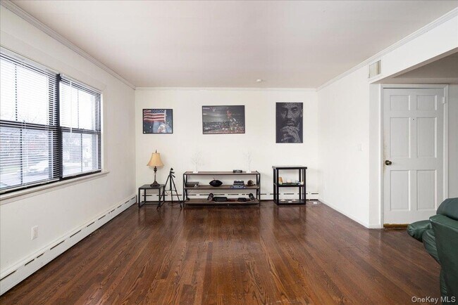 Building Photo - 525 E Beech St