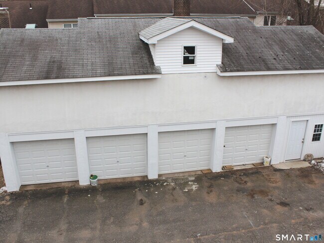 Building Photo - 11 Glastonbury Ave