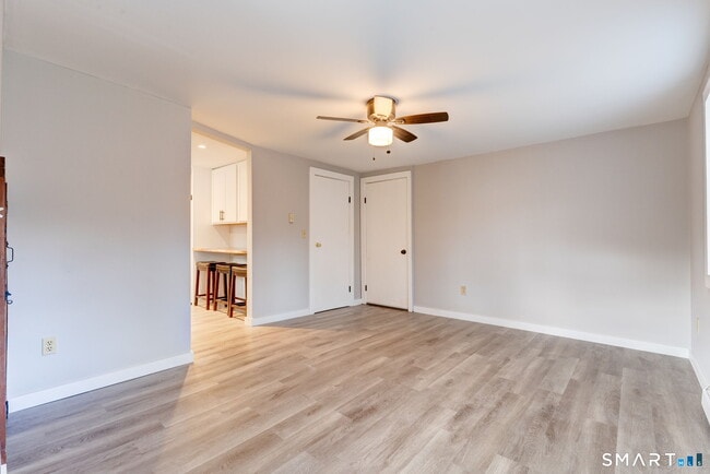 Building Photo - 8 Maple Ave