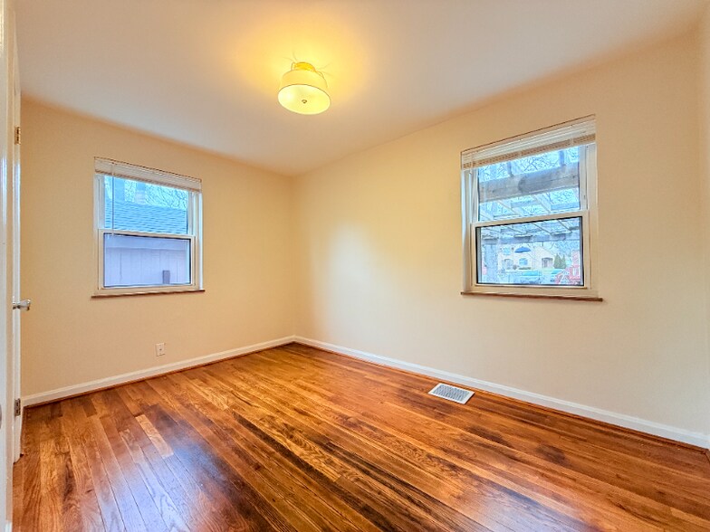 Building Photo - 4540 Victor Ave