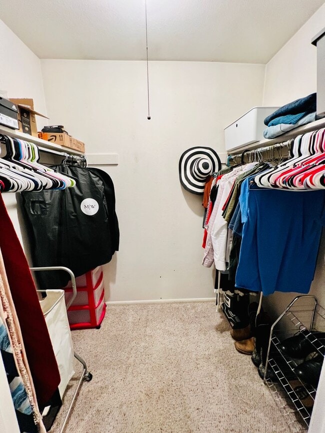 Building Photo - $0 DEPOSIT OPTION, TWO STORY TOWNHOME, CARPORT, NEW FLOORING, STORAGE, PRIMARY BED/BATH, A/C