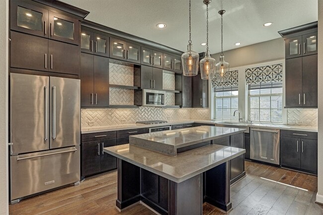 Building Photo - 9627 Towne Lake Pkwy