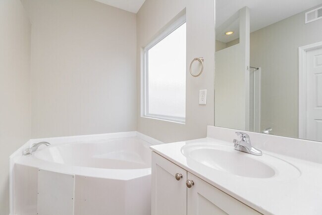 Building Photo - 2716 Bison Ct