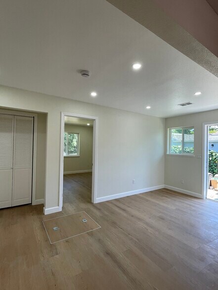 Building Photo - 320 N 18th St