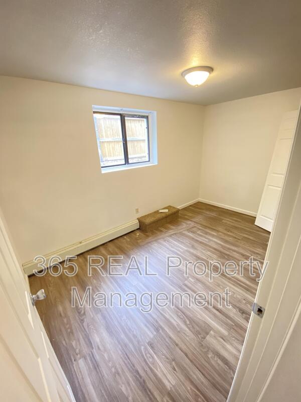 Building Photo - 216 14th St