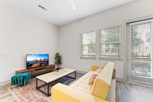 Building Photo - 6107 E Riverside Dr