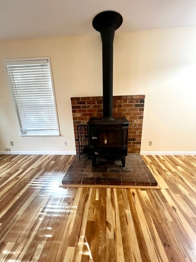 Building Photo - Cozy Rambler!!