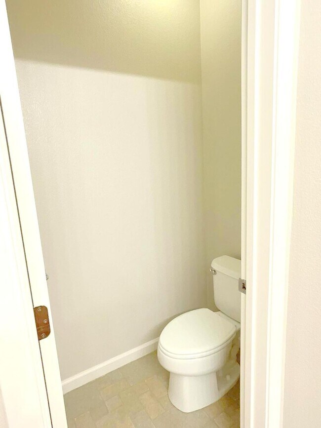 Building Photo - Month to month Rental ! Beautiful & Spacious End Unit Home in Shelbourne at Windemere! Top Rated ...