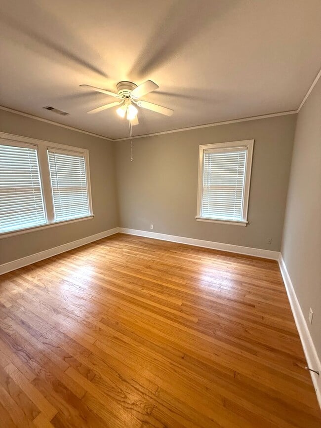 Building Photo - ** 3 bed 2 bath located in Cloverdale ** C...