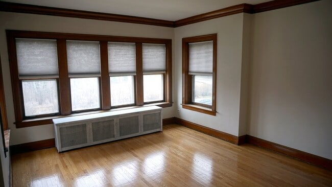 Building Photo - 5040 N Parkside Ave