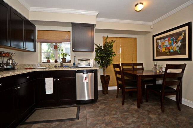Building Photo - 2 Bedroom, 1 Bath - Lancaster Park /SODO