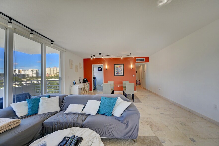 Building Photo - 888 Intracoastal Dr