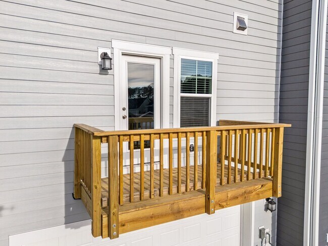 Building Photo - 825 Basswood Gln Trl
