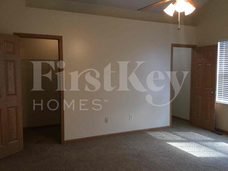 Building Photo - 7944 Birch Creek Dr