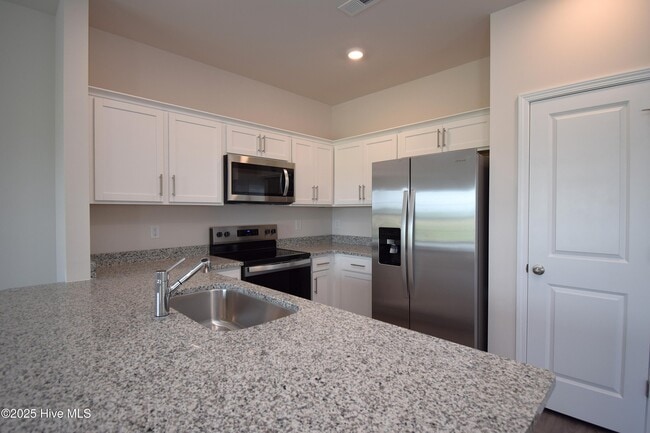Building Photo - 3605 Sedge Dr