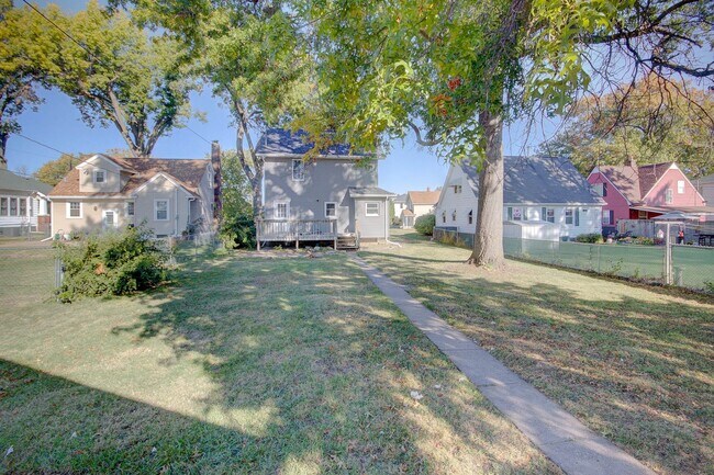 Building Photo - Completely remodeled 3 bed home